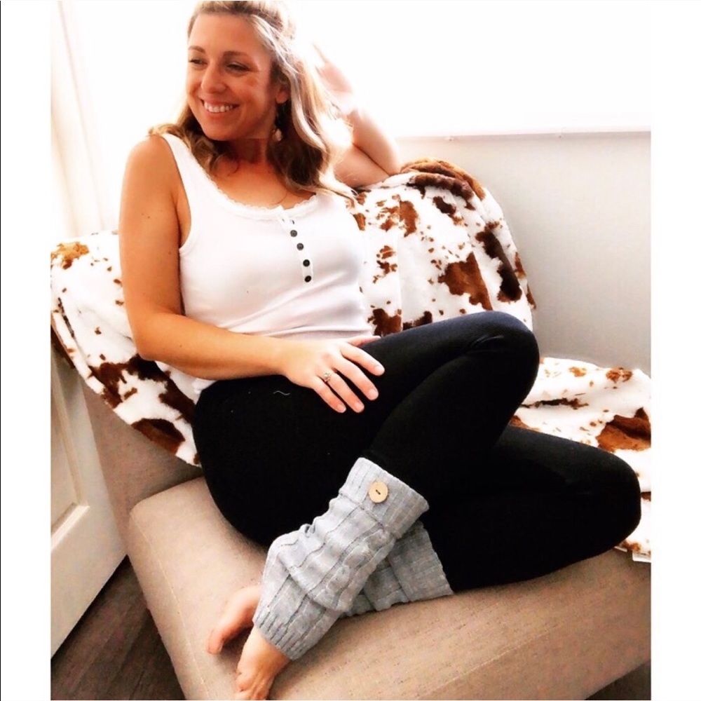 Gray Cable Knit Boot Cuff with Button 👢 - Picture 4 of 6